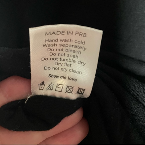 Re Ona Signature Short Sleeves T-Shirt in Black Women's Sz M Slightly Cropped - Picture 6 of 8